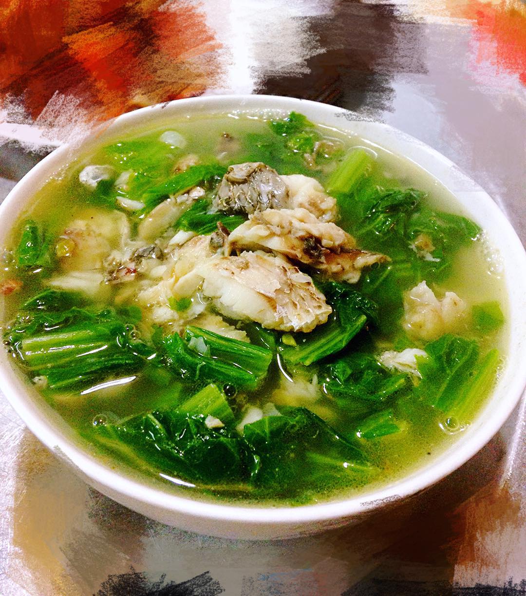 Canh cải nấu cá rô đồng là món ăn quen thuộc của nhiều gia đình.