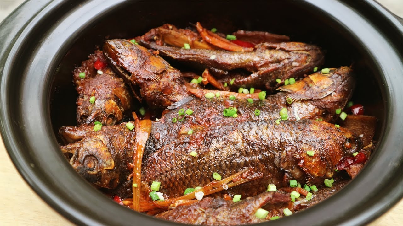 Cá kho tiêu thơm lừng, ăn cực tốn cơm.